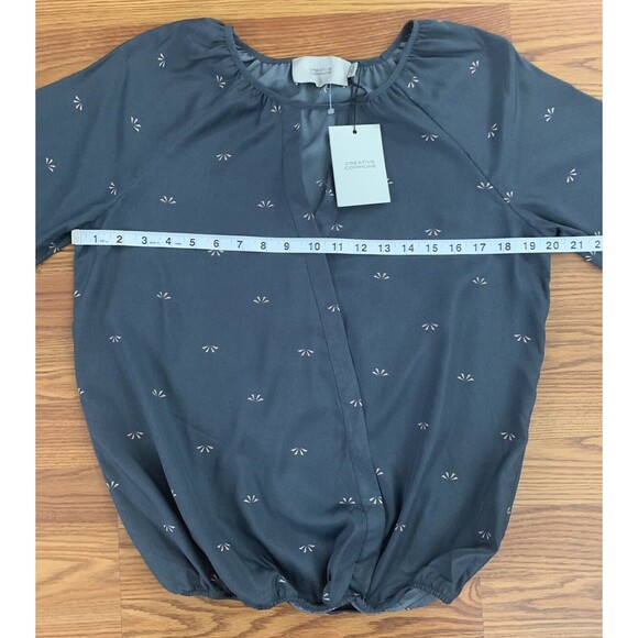 4 For $20 Creative Commune Smoky Gray Fan Print Blouse V-Neck Top Size Medium - Picture 3 of 8